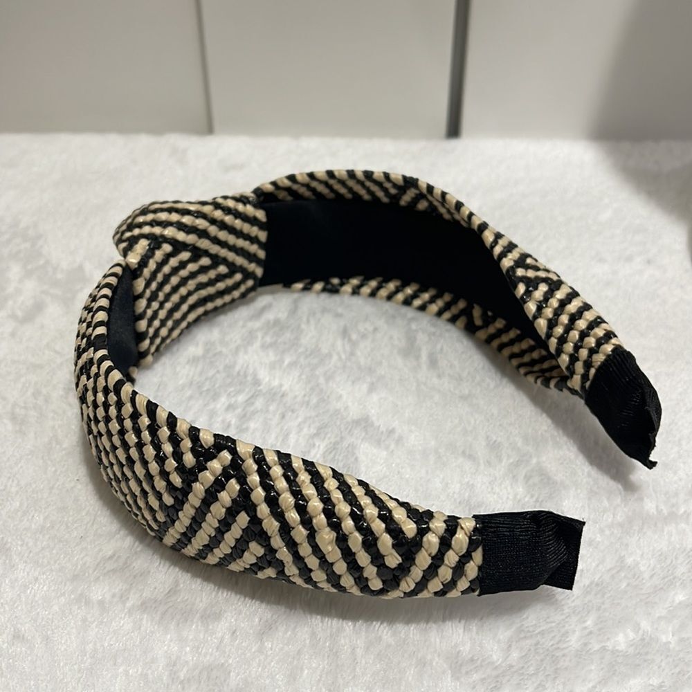 Brand New!! Woven headband with knot detail - Picture 4 of 4